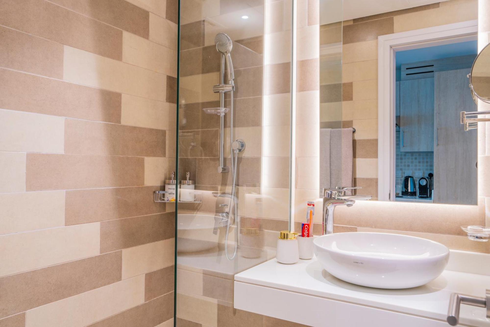 Studio With Pool And Private Beach Access On Palm Jumeirah Dubai Bagian luar foto