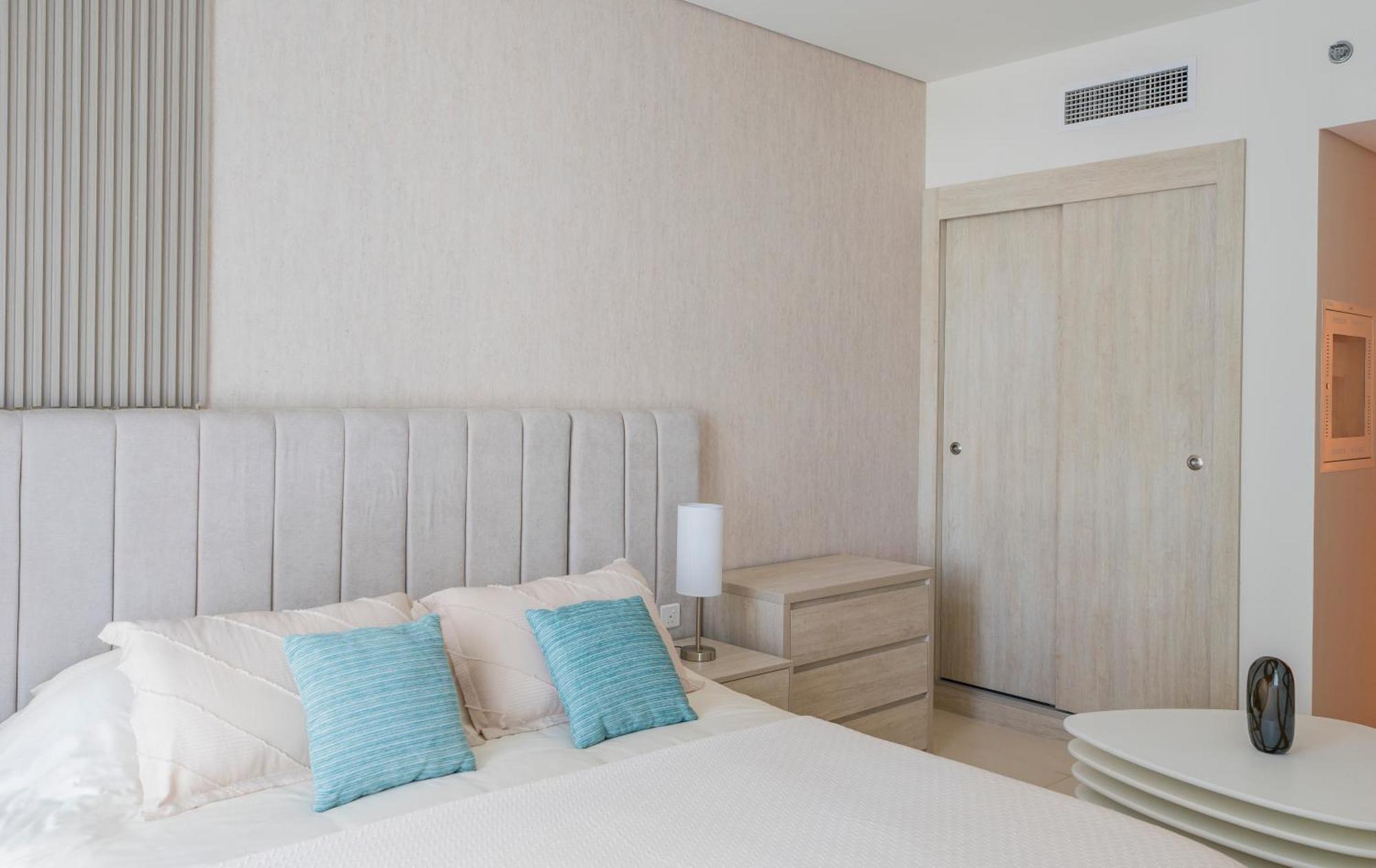 Studio With Pool And Private Beach Access On Palm Jumeirah Dubai Bagian luar foto