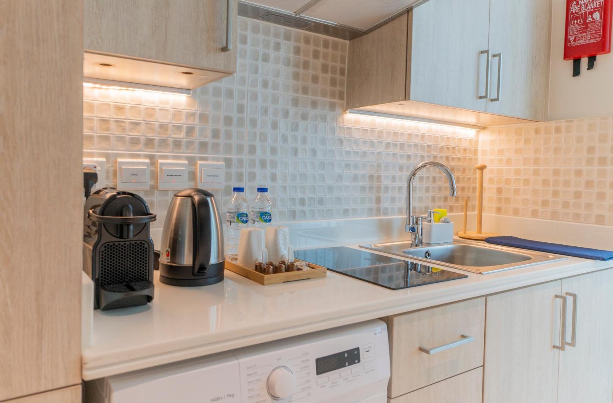 Studio With Pool And Private Beach Access On Palm Jumeirah Dubai Bagian luar foto