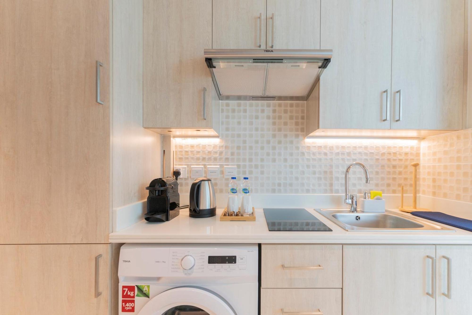 Studio With Pool And Private Beach Access On Palm Jumeirah Dubai Bagian luar foto